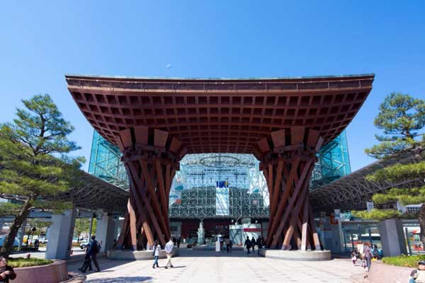 金沢駅の鼓門