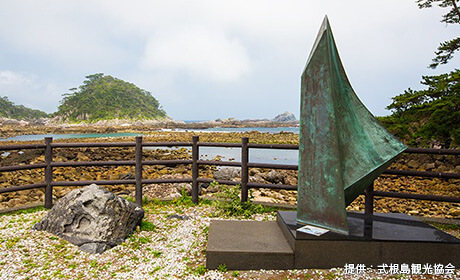 式根島のおすすめスポット・与謝野晶子記念碑